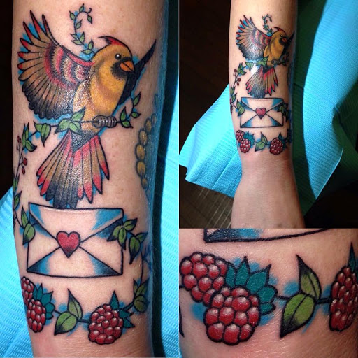 Tattoo Shop «The Shop», reviews and photos, 141 S Grand Ave, Fowlerville, MI 48836, USA