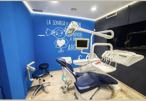 Dental San Rafael - C. la Pl., 24, 11130 Chiclana de la Frontera, Cádiz