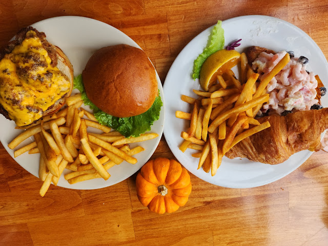 Café Waterfront by null