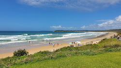 Photo de Wallabi Beach avec rivage droit, long