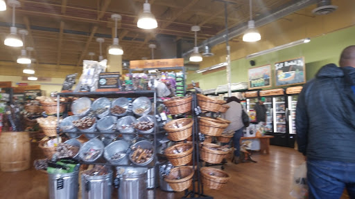 Pet Supply Store «Mud Bay», reviews and photos, 148 SW 148th St b130, Burien, WA 98166, USA