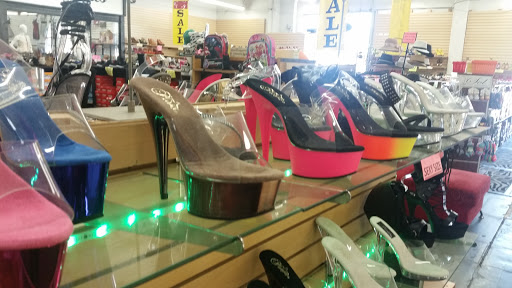 Shoe Store «Footsies Shoe Warehouse», reviews and photos, 1077 Baker St, Costa Mesa, CA 92626, USA