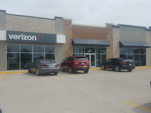 Cell Phone Store «Verizon», reviews and photos, 2425 2nd St #1, Coralville, IA 52241, USA