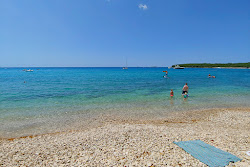 Photo de Mon Perin beach avec petite baie