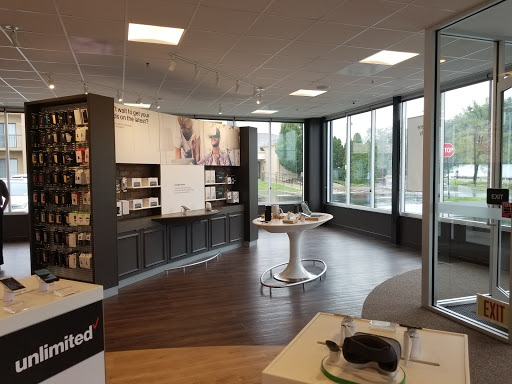 Cell Phone Store «Verizon», reviews and photos, 2500 W Moreland Rd, Willow Grove, PA 19090, USA