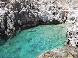 Φωτογραφία του Katholiko Beach με επίπεδο καθαριότητας αρκετά καθαρό