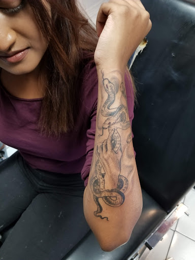Tattoo Shop «Wildlife Tattoo», reviews and photos, 7149 Winnetka Ave, Winnetka, CA 91306, USA
