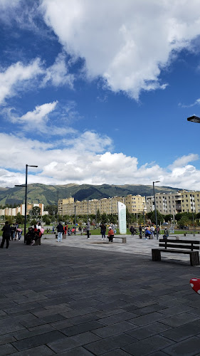 Avenida Amaru Ñan junto a la Plaza Cívica, Quito 170146, Ecuador