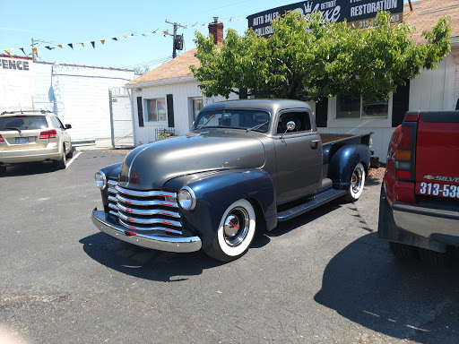 Auto Body Shop «Detroit Deluxe Paint Body and Car Restoration», reviews and photos, 14874 Telegraph Rd, Redford Charter Twp, MI 48239, USA