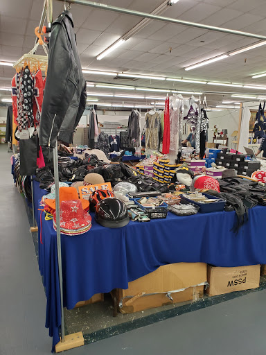 Flea Market «Streetsboro Flea Market - Furniture, Antiques, Collectibles», reviews and photos, 1513 Streetsboro Rd, Streetsboro, OH 44241, USA