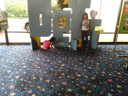 Movie Theater «Cinema 12 Theatre: Classic Cinemas», reviews and photos, 100 L W Besinger Dr, Carpentersville, IL 60110, USA