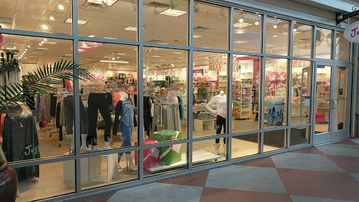 Outlet Mall «Tanger Outlet Savannah», reviews and photos, 200 Tanger Outlet Blvd, Pooler, GA 31322, USA