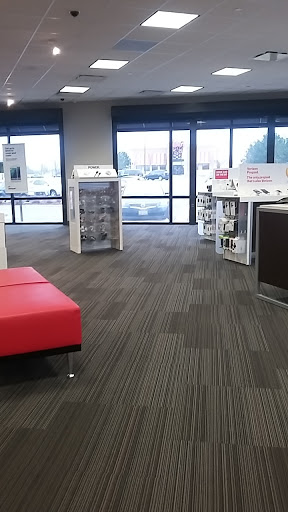 Cell Phone Store «Verizon», reviews and photos, 668 S Rand Rd, Lake Zurich, IL 60047, USA