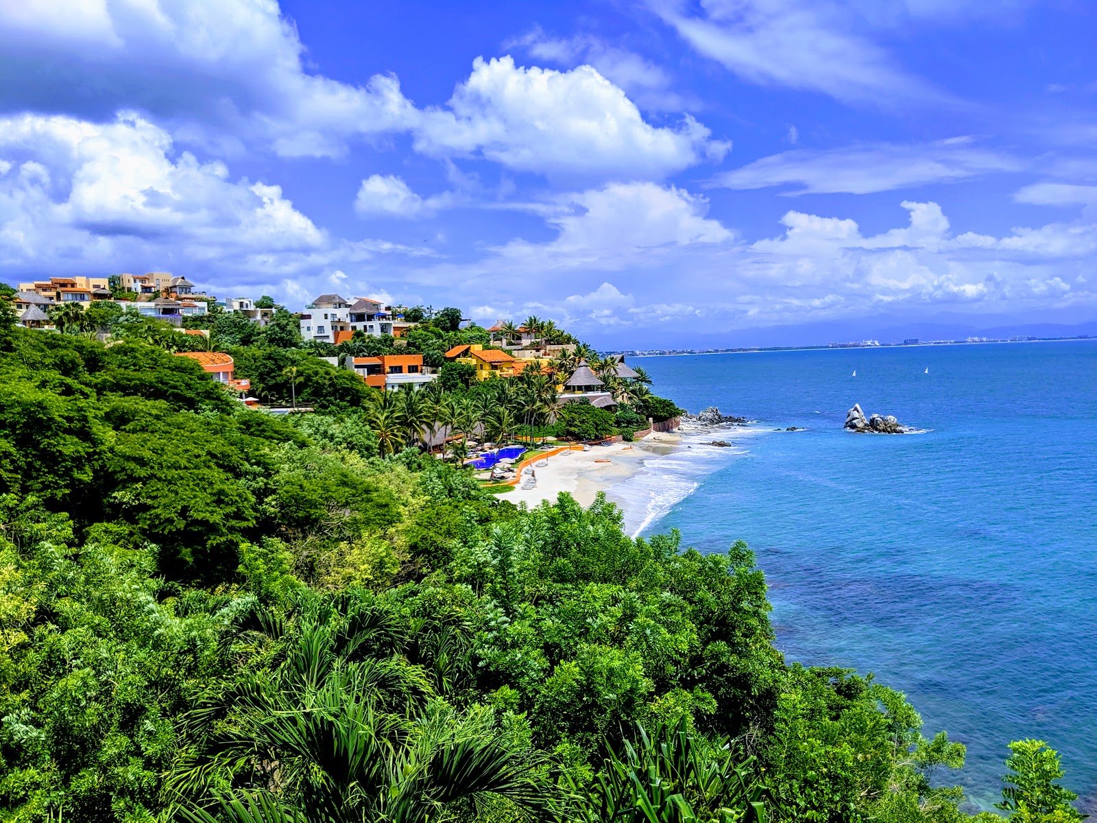 Foto von Pichon beach mit geräumiger strand