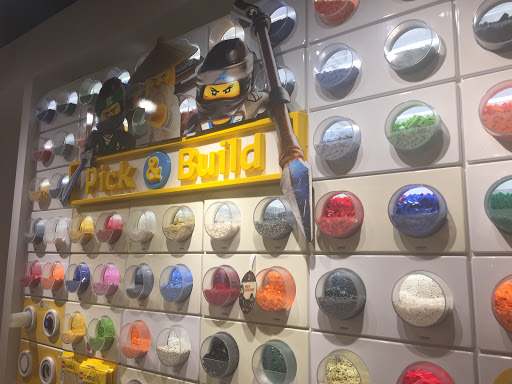 Toy Store «The LEGO Store», reviews and photos, 5 Woodfield Mall, Schaumburg, IL 60173, USA