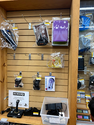 Book Store «Half Price Books», reviews and photos, 1075 E Golf Rd, Schaumburg, IL 60173, USA