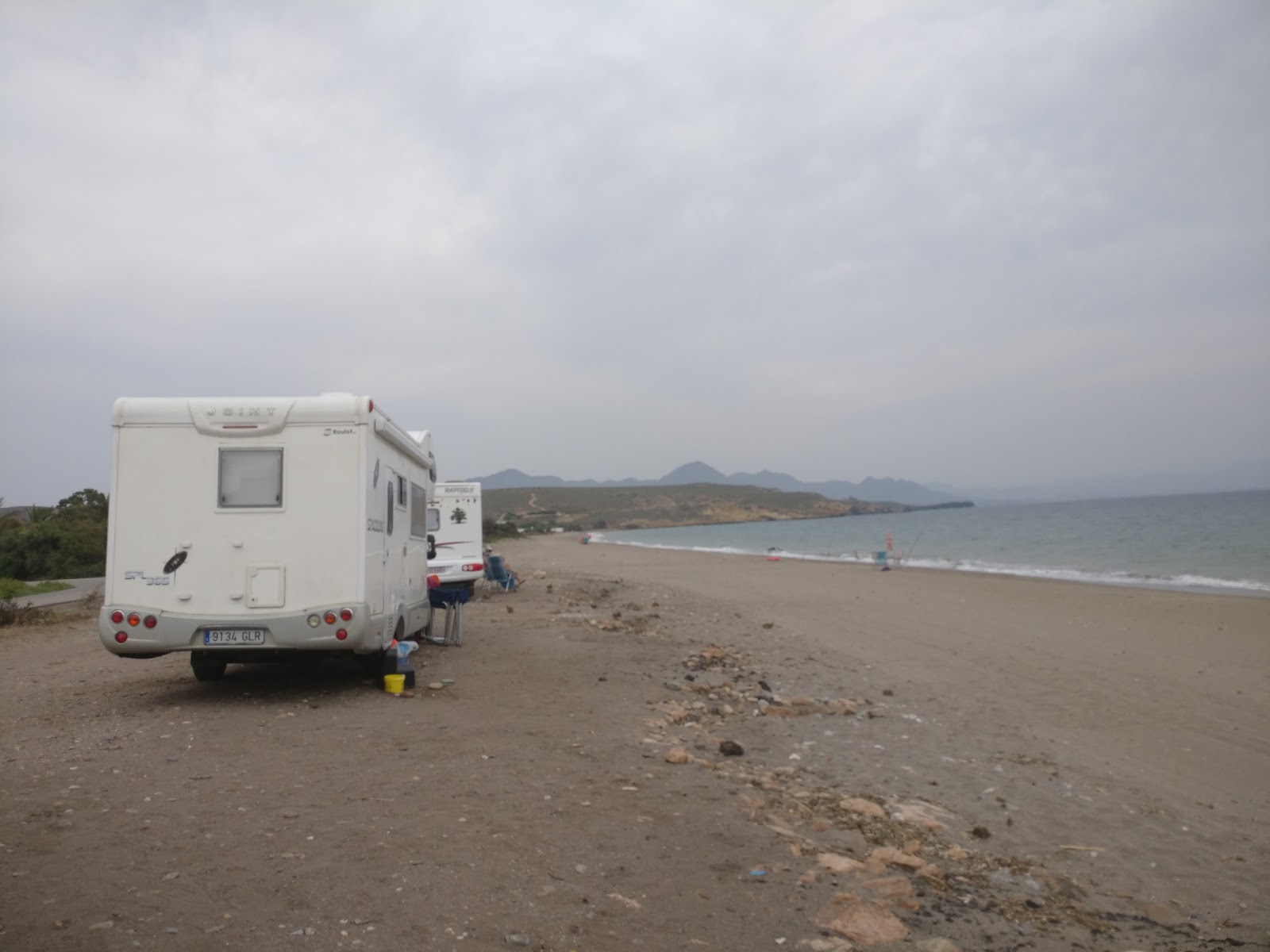Fotografie cu Playa de Parazuelos zonele de facilități