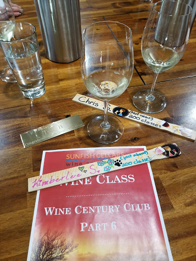 Wine Store «Sunfish Cellars Wine & Spirits», reviews and photos, 803 Sibley Memorial Hwy, St Paul, MN 55118, USA