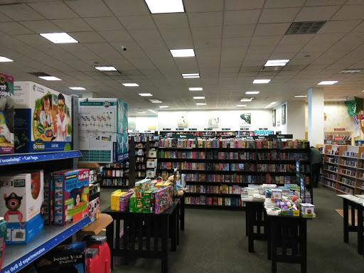 Book Store «Barnes & Noble», reviews and photos, 102 Commons Dr, Geneva, IL 60134, USA