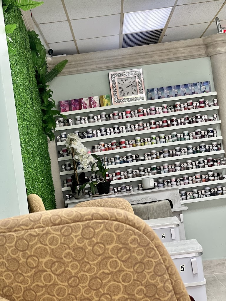 LOL Nails & Lashes 33351