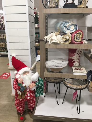 Department Store «HomeGoods», reviews and photos, 22940 Victory Blvd, Woodland Hills, CA 91367, USA