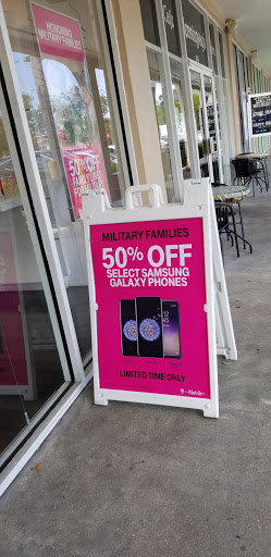 Cell Phone Store «T-Mobile», reviews and photos, 417 E Sheridan St, Dania Beach, FL 33004, USA
