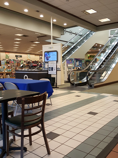 Book Store «Barnes & Noble Oxford Valley», reviews and photos, 210 Commerce Blvd, Fairless Hills, PA 19030, USA