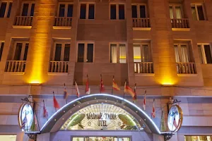 Madame Tadia Hotel image