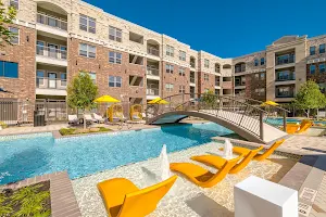 Vale Frisco Apartments image