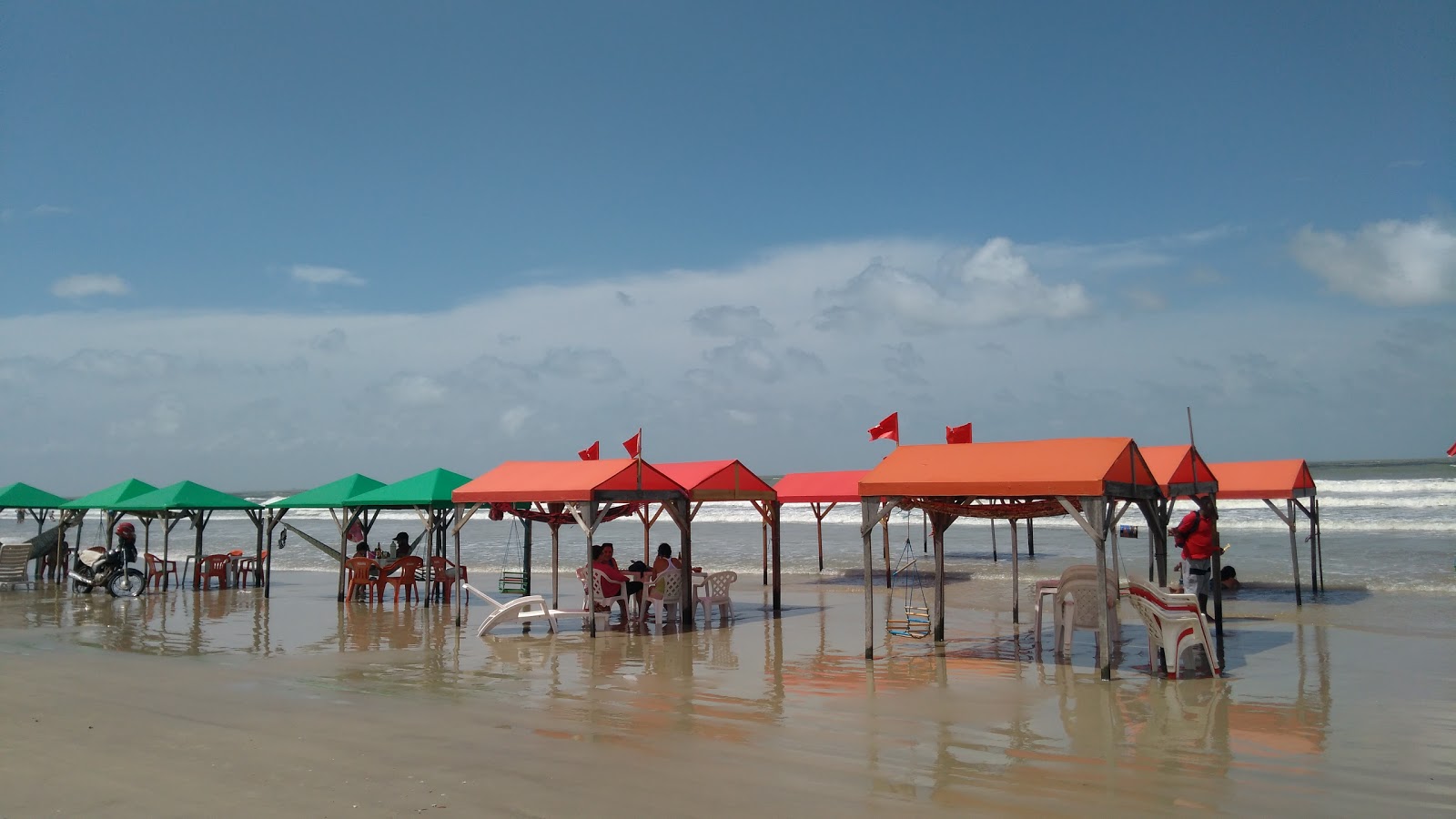 Fotografie cu Praia do Araçagy zonele de facilități