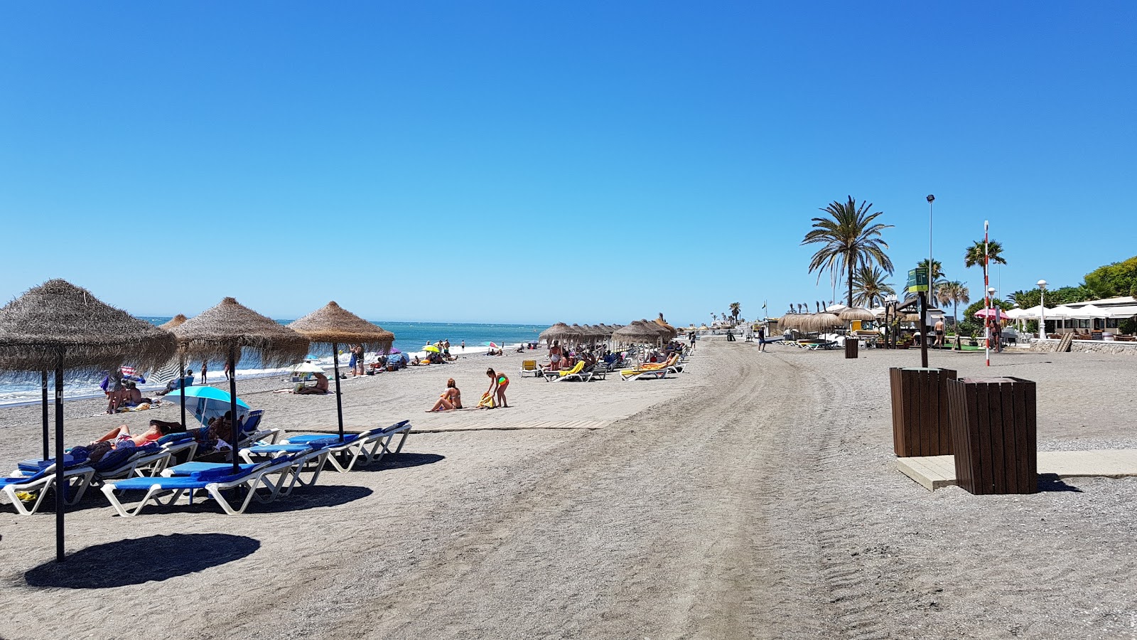 Foto af Playa de Torre del Mar med lang lige kyst