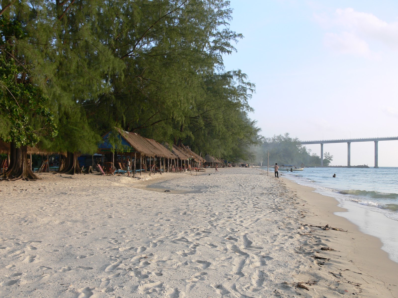 Fotografija Hawaii Beach z beli pesek površino