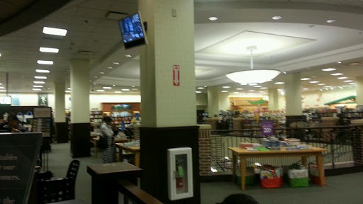 Book Store «Barnes & Noble Booksellers», reviews and photos, 5604 Bay St, Emeryville, CA 94608, USA