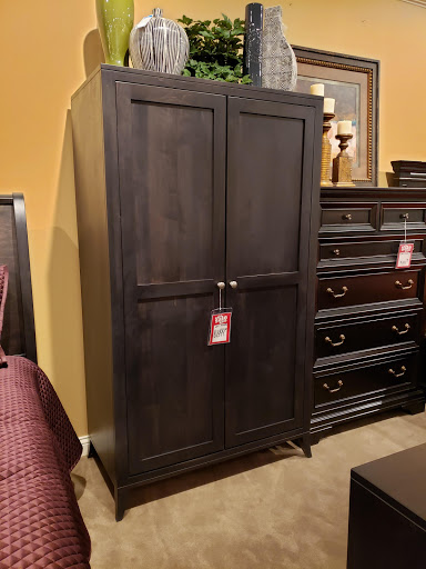 Home Goods Store «Godby Home Furnishings», reviews and photos, 14550 Mundy Dr, Noblesville, IN 46060, USA