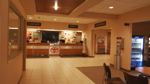 Toyota Dealer «Luther Brookdale Toyota», reviews and photos, 6700 Brooklyn Blvd, Brooklyn Center, MN 55429, USA