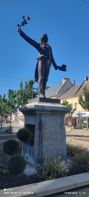 Café De La Place à Guise (Aisne 02)