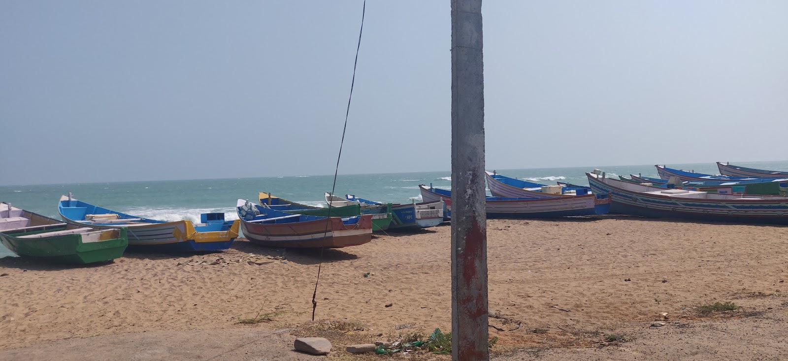 Fotografija Thomaiyarpuram Beach z prostorna obala