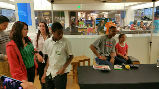 Computer Store «Microsoft Store - Freehold Raceway Mall», reviews and photos, 3710 U.S. 9, Freehold, NJ 07728, USA