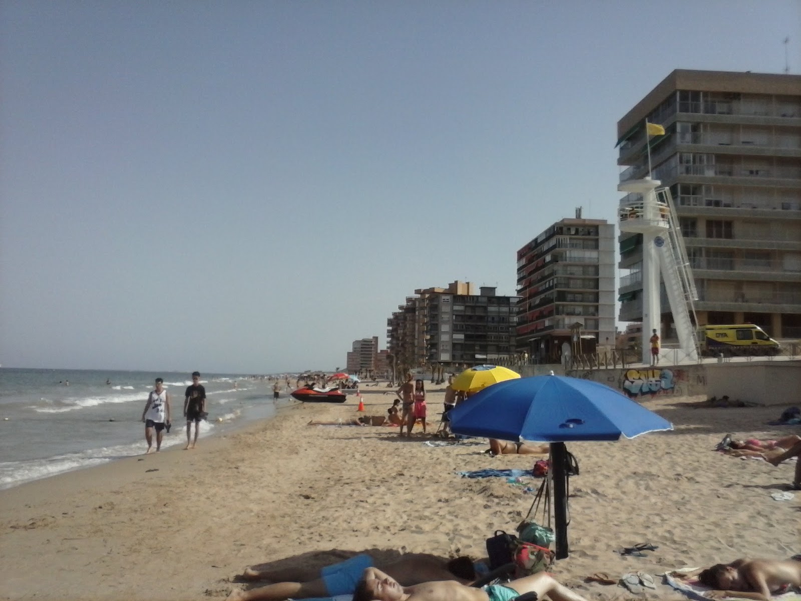 Foto von los Arenales del Sol mit langer gerader strand