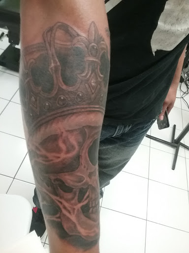 Explore gunslinger tattoo ideas, creative tattoo ideas in Walla Walla, available at Tatmandu
