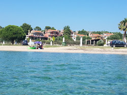 Kastri beach'in fotoğrafı - rahatlamayı sevenler arasında popüler bir yer