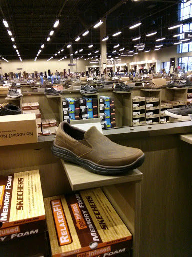 Shoe Store «DSW Designer Shoe Warehouse», reviews and photos, 17100 Southcenter Pkwy, Tukwila, WA 98188, USA