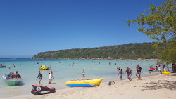 Playa La Ensenada'in fotoğrafı uçurumlarla desteklenmiş