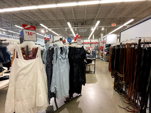 Clothing Store «Old Navy», reviews and photos, 4300 Towne Center Dr, Louisville, KY 40241, USA