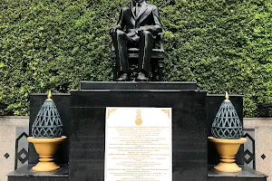 King Ananda Mahidol Monument image