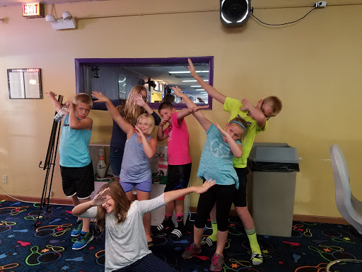 Bowling Alley «Crest Hill Lanes & Keglers Sportsbar and Grill», reviews and photos, 905 Theodore St, Crest Hill, IL 60403, USA