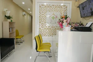 Viji Clinic Pluit image