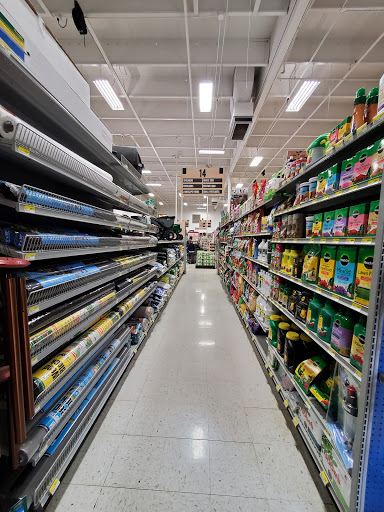 Animal Feed Store «Wilco Farm Store», reviews and photos, 734 McClaine St, Silverton, OR 97381, USA