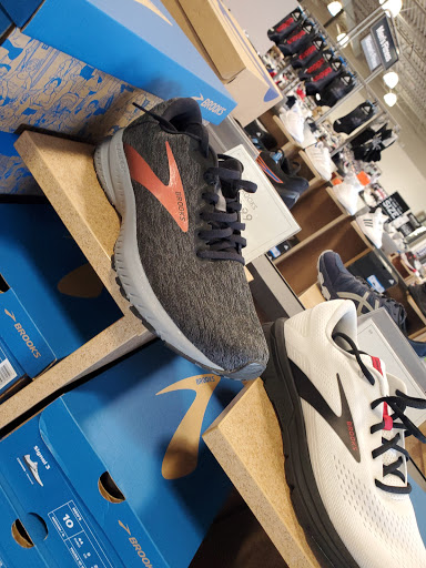 Shoe Store «DSW Designer Shoe Warehouse», reviews and photos, 43713 W Oaks Dr, Novi, MI 48377, USA