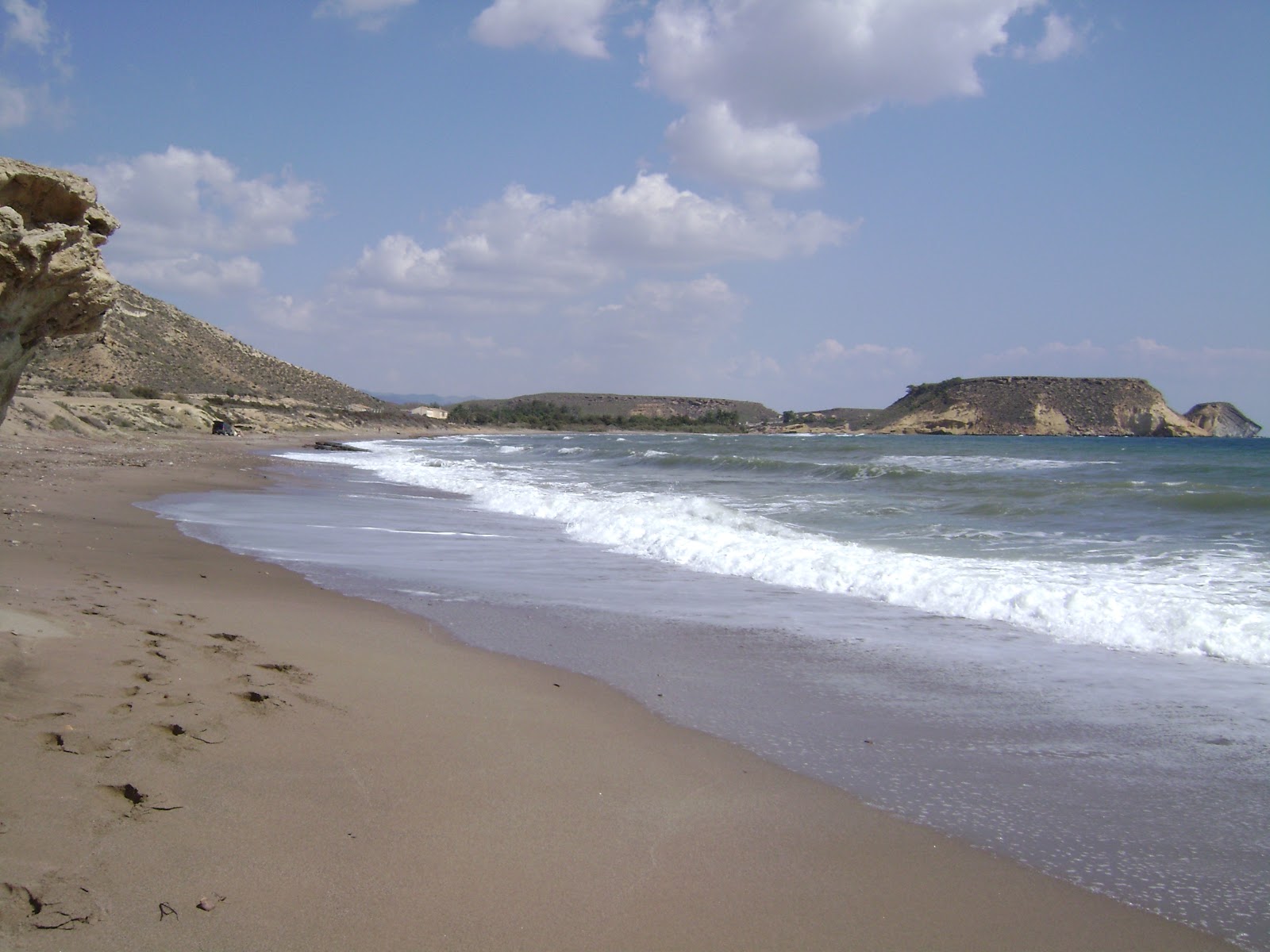 Fotografija Playa las Palmeras z prostoren zaliv